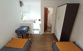 Simple Room For 2 With Bathroom Close To The Sea